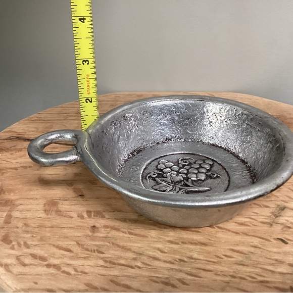 Aluminum or Pewter Crafted - Grapes Themed - Nice Deep Tray / Wall Decor - Picture 7 of 8